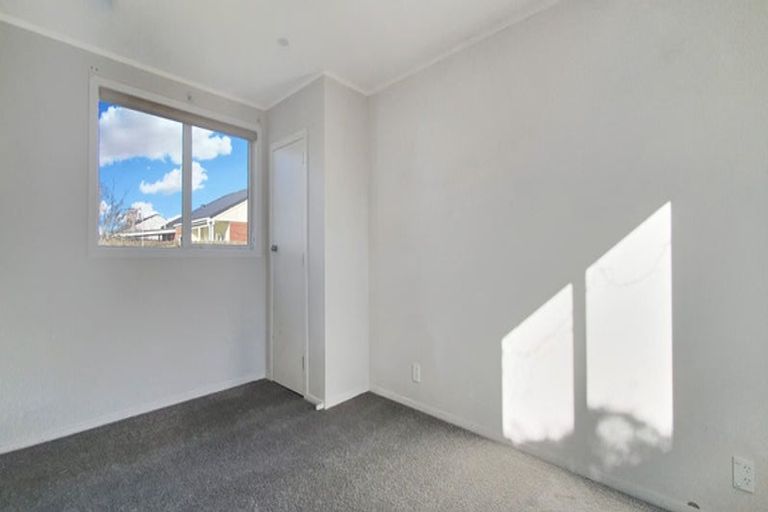 Photo of property in 28 Middlemore Crescent, Papatoetoe, Auckland, 2025