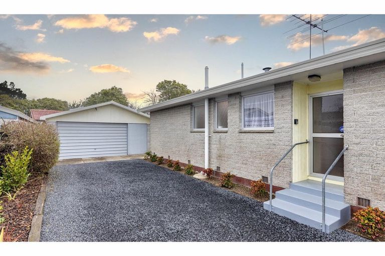 Photo of property in 13 Main North Road, Woodend, 7610