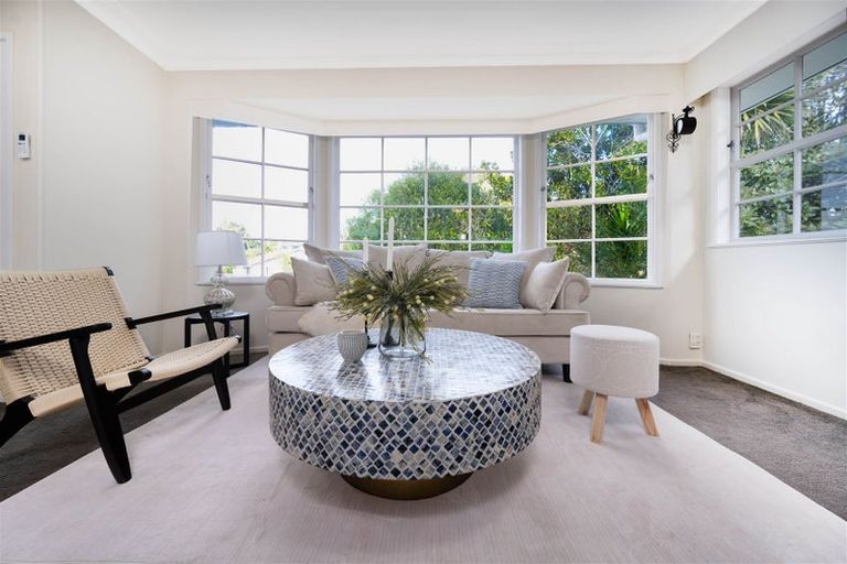 Photo of property in 14 Sovereign Place, Glenfield, Auckland, 0629