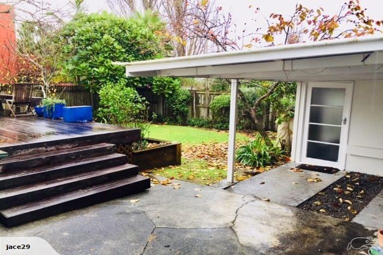 Photo of property in 10 Faulkner Road, Northcote Point, Auckland, 0627