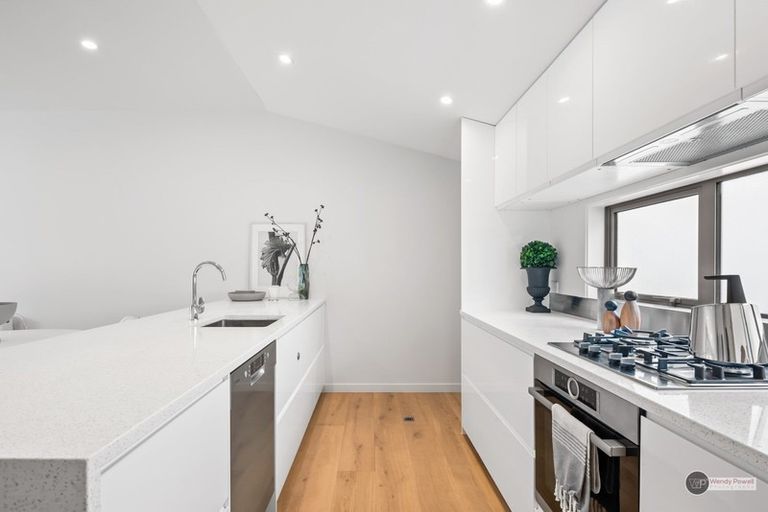 Photo of property in 5a Park Street, Thorndon, Wellington, 6011