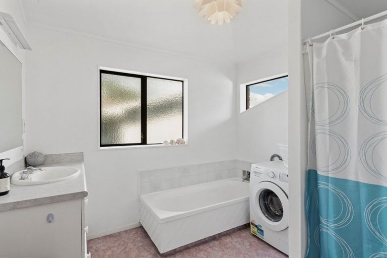 Photo of property in 14 Pitau Road, Mount Maunganui, 3116