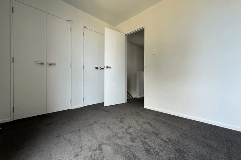 Photo of property in 24 Ramwall Place, Weymouth, Auckland, 2103