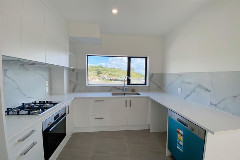 Photo of property in 35b Crestview Rise, Papakura, 2110
