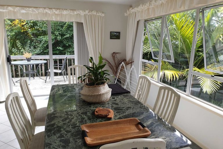 Photo of property in 17 Prestige Place, Castor Bay, Auckland, 0620
