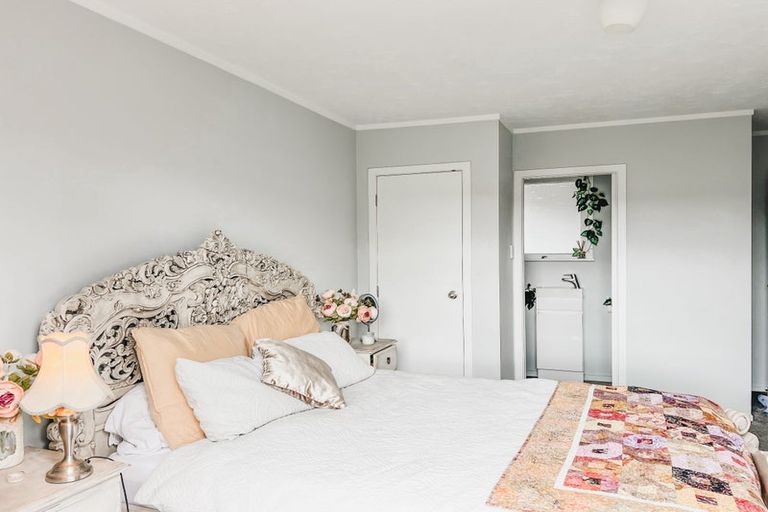 Photo of property in 84 Millbrook Road, Henderson, Auckland, 0612