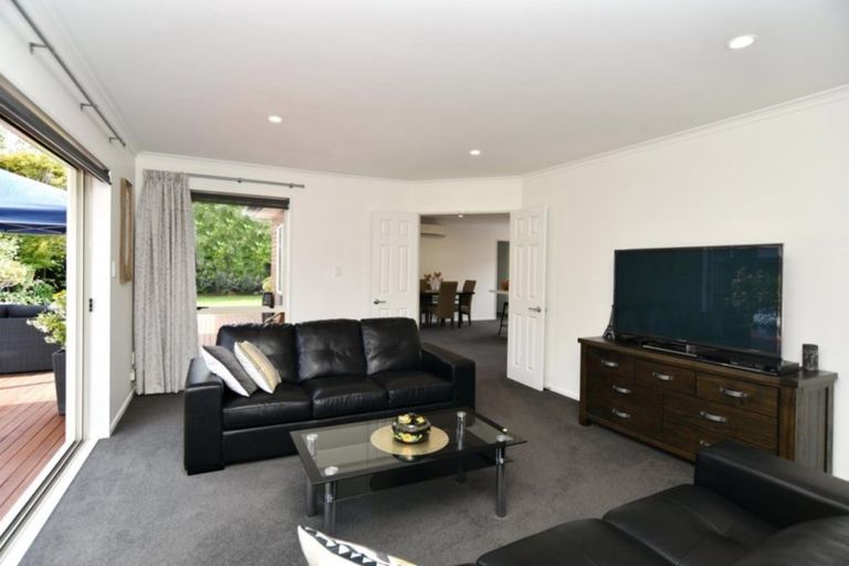 Photo of property in 4 Rue De La Mare, Parklands, Christchurch, 8083