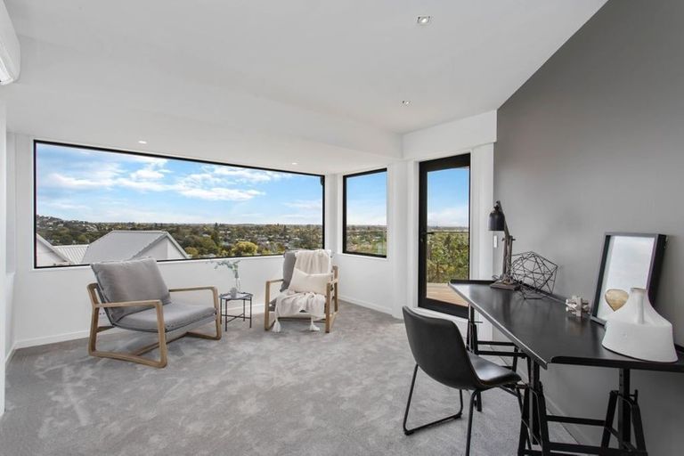 Photo of property in 15 Woodlau Rise, Huntsbury, Christchurch, 8022