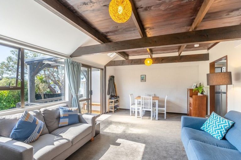 Photo of property in 144 Akaroa Drive, Maupuia, Wellington, 6022