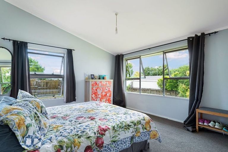 Photo of property in 2 Tapu Road, Huapai, Kumeu, 0810