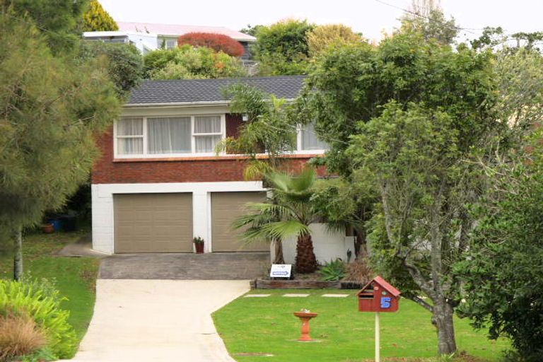 Photo of property in 5 Kelly Place, Cockle Bay, Auckland, 2014