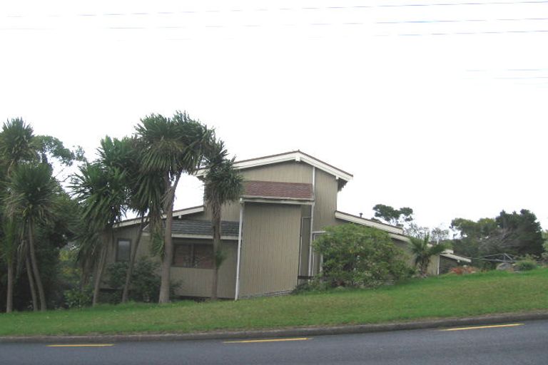 Photo of property in 24 Holyoake Place, Chatswood, Auckland, 0626