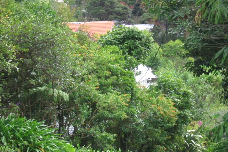 Photo of property in 25 West Lynn Road, Titirangi, Auckland, 0604