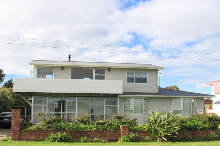 Photo of property in 27 Hartley Street, Foxton Beach, Foxton, 4815