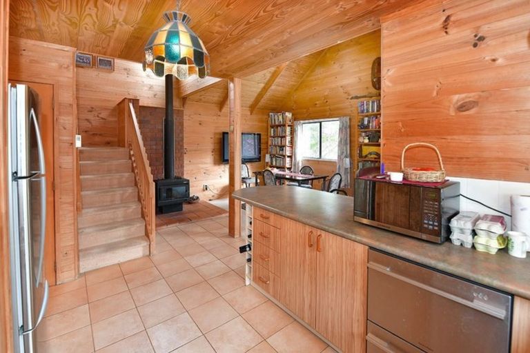 Photo of property in 1347 Old North Road, Helensville, 0875