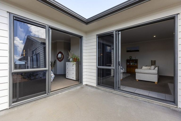 Photo of property in 48 Karamea Street, Whalers Gate, New Plymouth, 4310