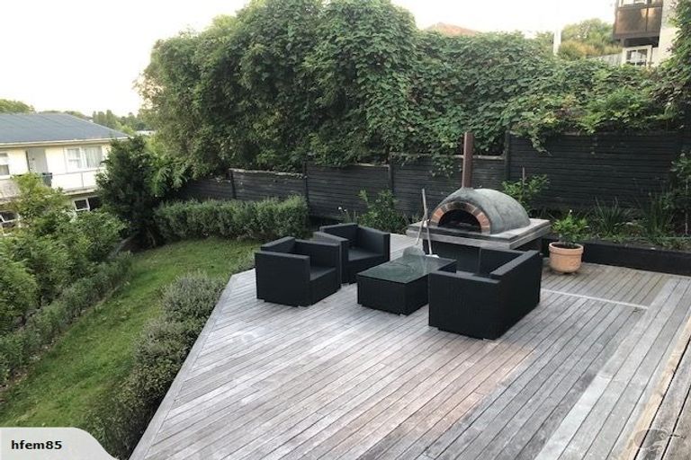 Photo of property in 75b College Road, Northcote, Auckland, 0627