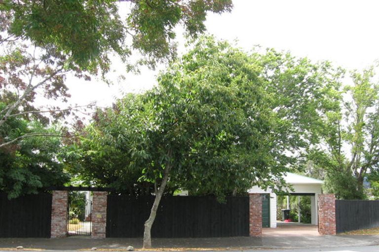 Photo of property in 1 Golf Road, Heretaunga, Upper Hutt, 5018