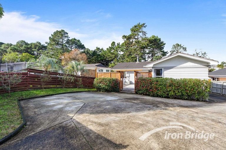 Photo of property in 14 Regency Place, Sunnynook, Auckland, 0632