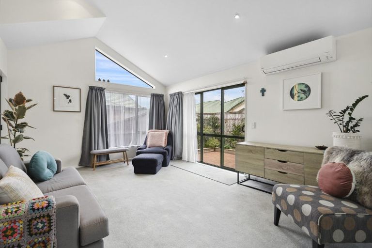 Photo of property in Miramar Villas, 22/3 Byron Street, Miramar, Wellington, 6022