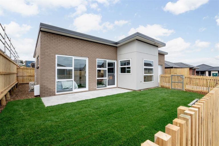 Photo of property in 69 Waruhia Crescent, Rototuna North, 3281