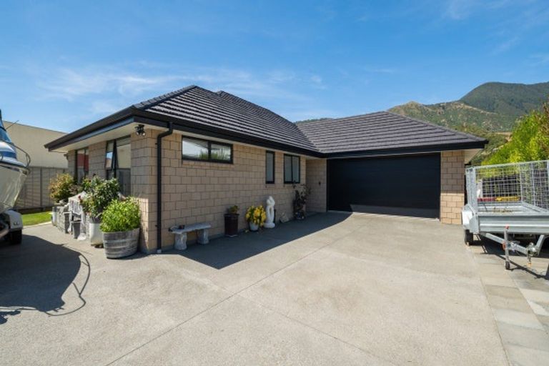 Photo of property in 10 Admiralty Place, Waikawa, Picton, 7220