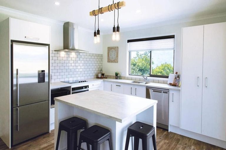 Photo of property in 37 Tasker Crescent, Pyes Pa, 3112