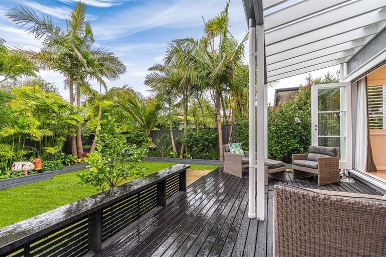 Photo of property in 58 Old Lake Road, Narrow Neck, Auckland, 0624