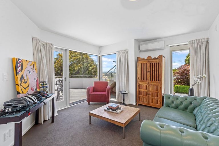 Photo of property in 25 Dyers Pass Road, Cashmere, Christchurch, 8022