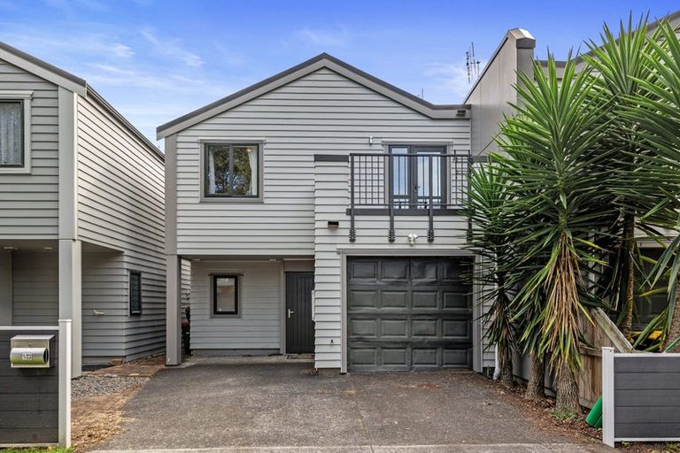 Photo of property in 1/23 Fields Parade, Oteha, Auckland, 0632