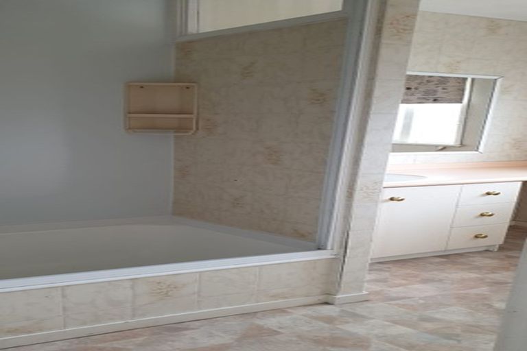 Photo of property in 1/6 Manuroa Road, Takanini, 2112