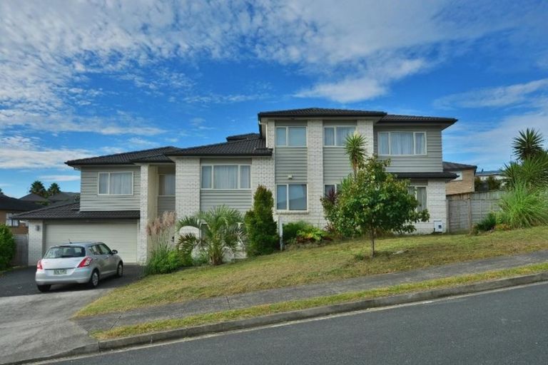 Photo of property in 16 Loughros Place, Pinehill, Auckland, 0632