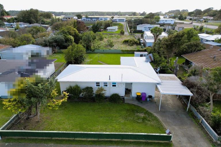 Photo of property in 3 Mark Perreau Place, Foxton, 4814