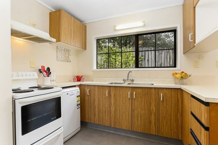 Photo of property in 2/14 Weetman Drive, Browns Bay, Auckland, 0630