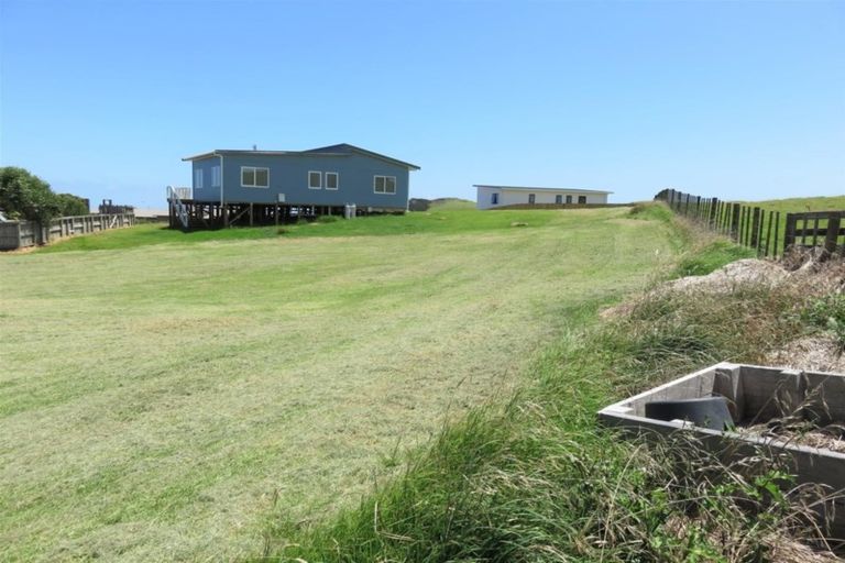 Photo of property in 22 Sunset Drive, Baylys Beach, 0377