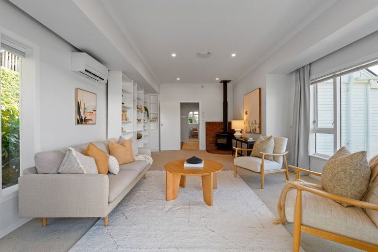 Photo of property in 66 Seatoun Heights Road, Seatoun, Wellington, 6022