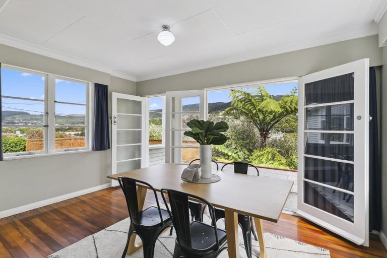 Photo of property in 20 Hinau Street, Tawa, Wellington, 5028