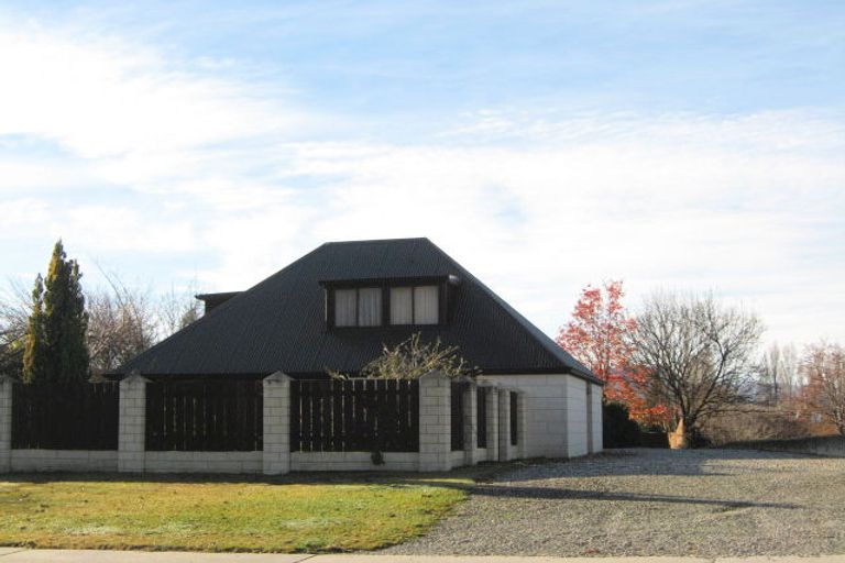 Photo of property in 30 Sargood Drive, Wanaka, 9305
