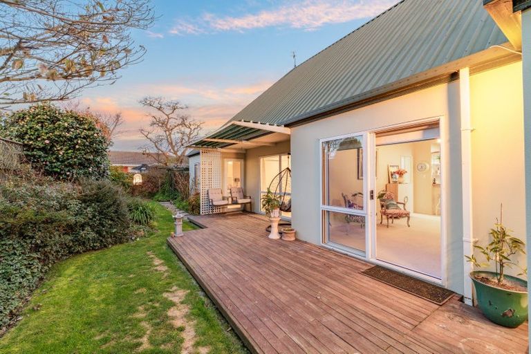 Photo of property in 46 Westgrove Avenue, Avonhead, Christchurch, 8042