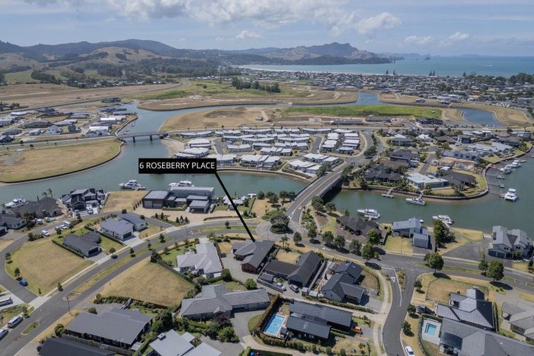 Photo of property in 6 Roseberry Place, Whitianga, 3510