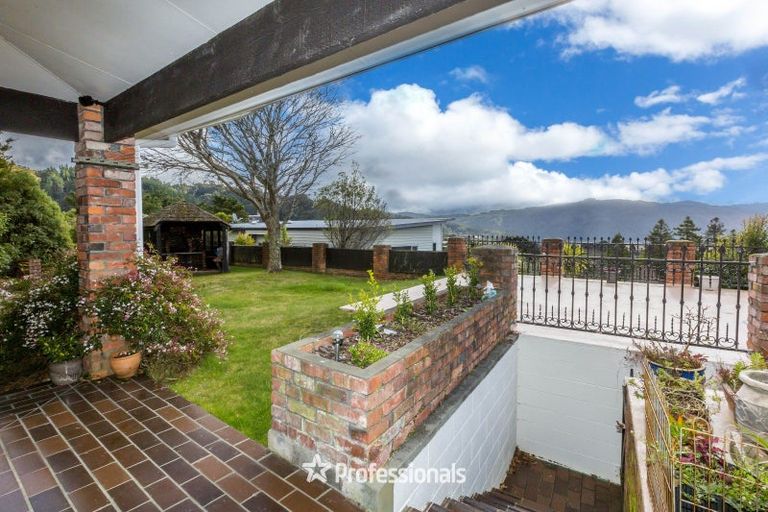 Photo of property in 1 Hobbit Lane, Pinehaven, Upper Hutt, 5371