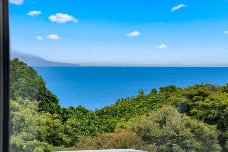 Photo of property in 126-128 Lax Crescent, Leigh, 0985