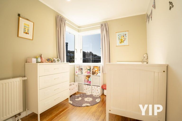 Photo of property in 9 Wakely Road, Newlands, Wellington, 6037