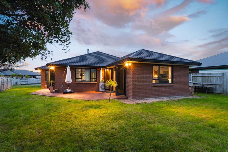 Photo of property in 12 Walnut Grove, Kelvin Grove, Palmerston North, 4414