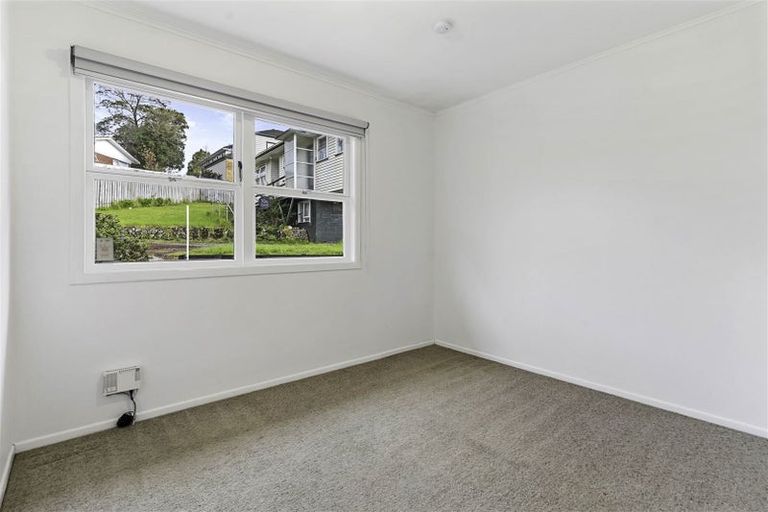 Photo of property in 1/38 Weldene Avenue, Glenfield, Auckland, 0629