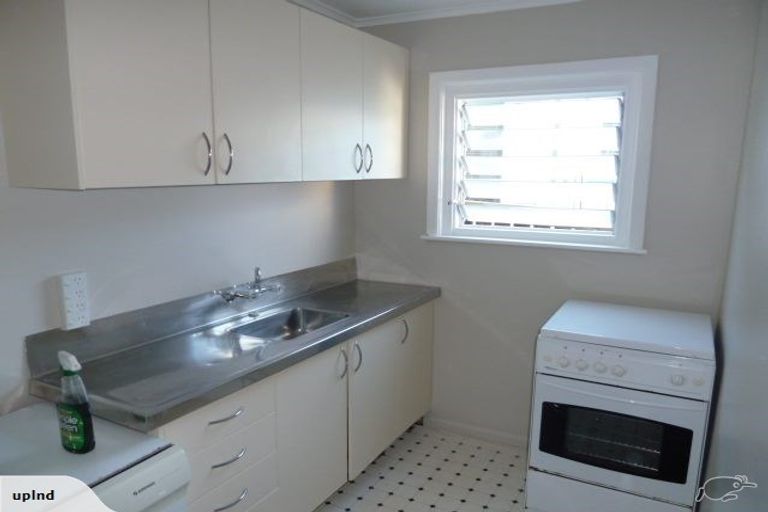 Photo of property in 10 Levy Street, Mount Victoria, Wellington, 6011