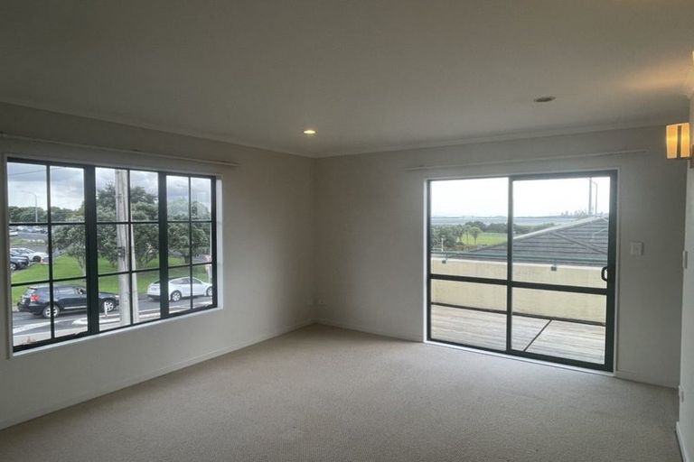 Photo of property in 459 Old Te Atatu Road, Te Atatu Peninsula, Auckland, 0610