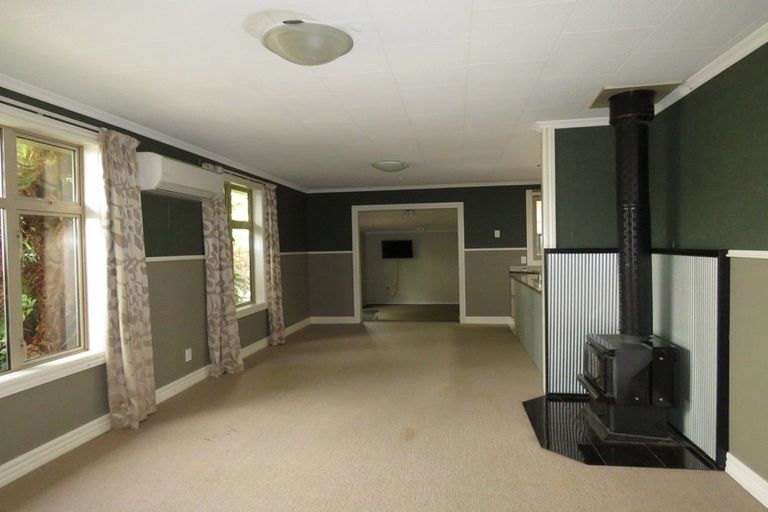 Photo of property in 32 Brougham Street, Westport, 7825