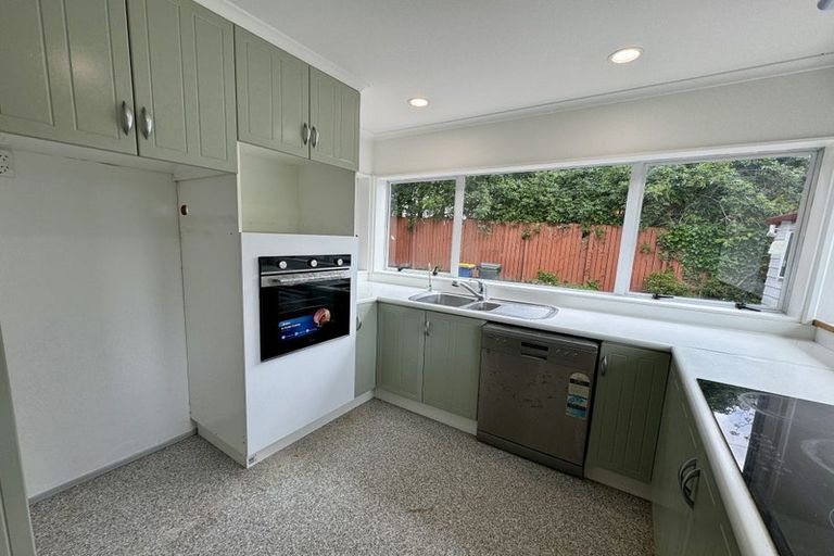 Photo of property in 6 Porter Avenue, Te Atatu South, Auckland, 0610