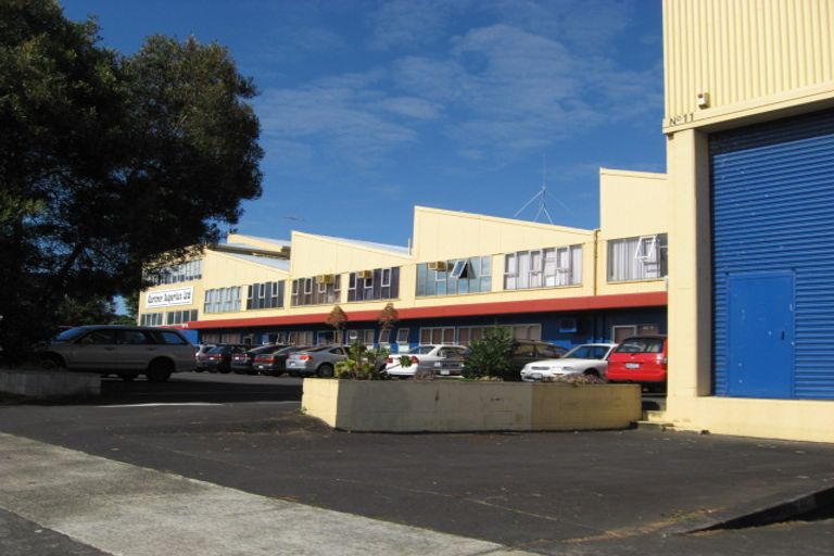 Photo of property in 2/39 Kiwi Esplanade, Mangere Bridge, Auckland, 2022